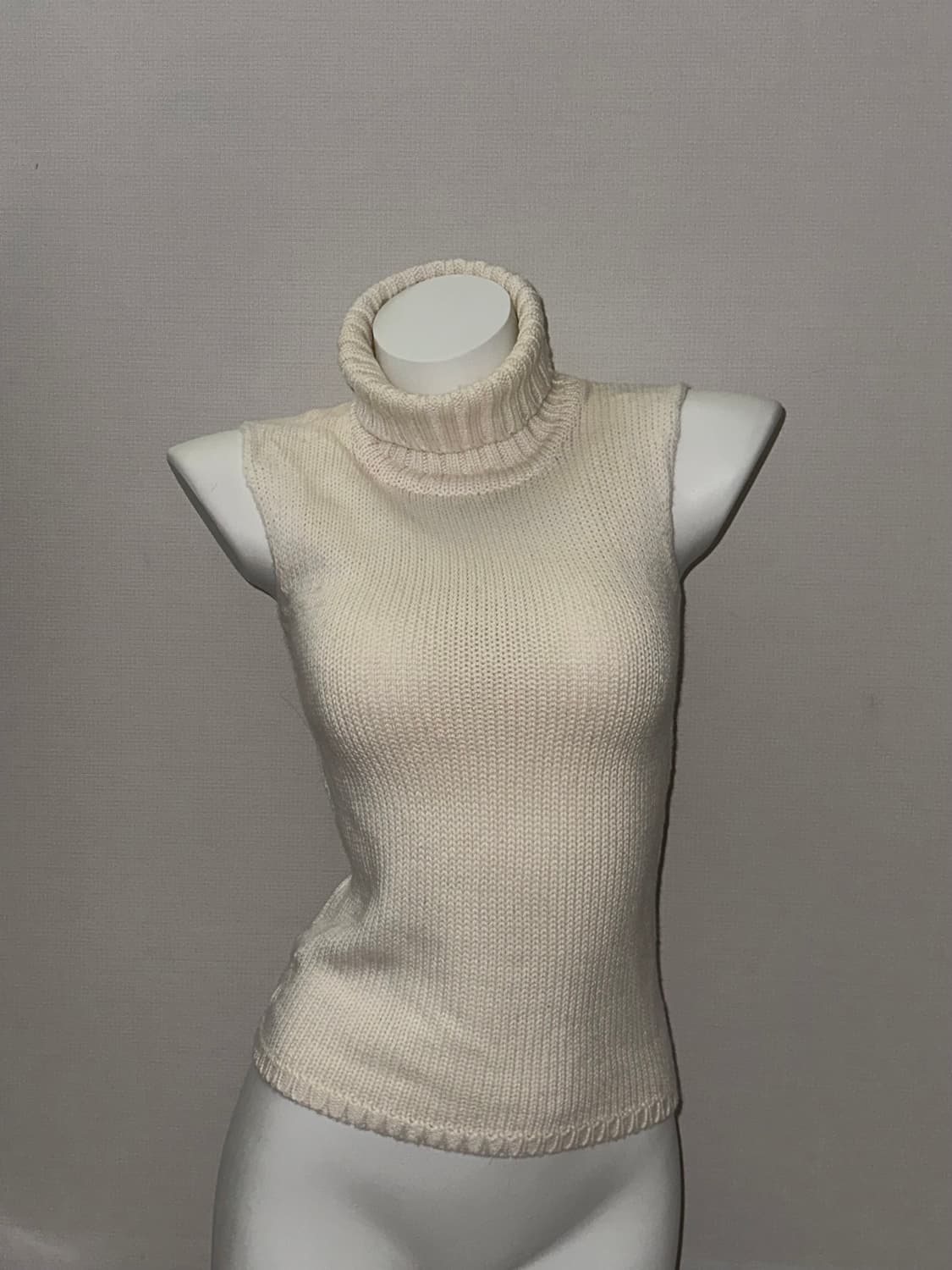 빈티지 아이보리 니트 폴라 슬리브리스 상품이미지1