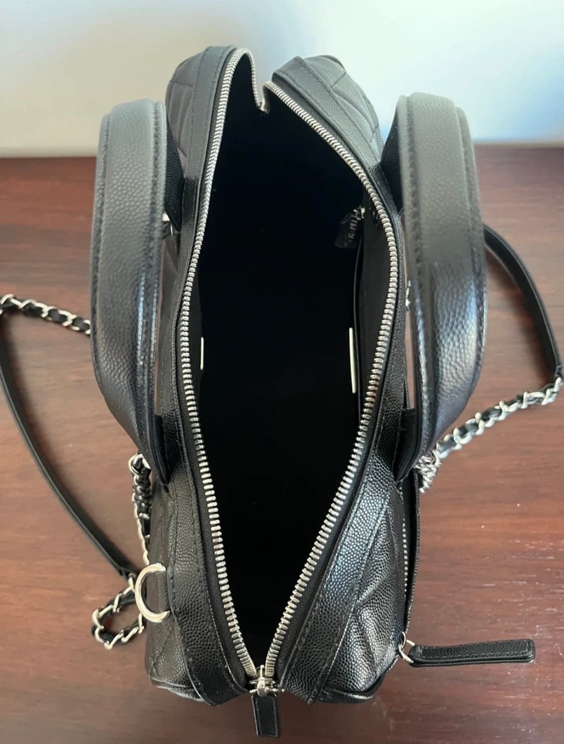 샤넬 25A 공방 블랙 퀼팅 볼링백 라지 상품이미지5