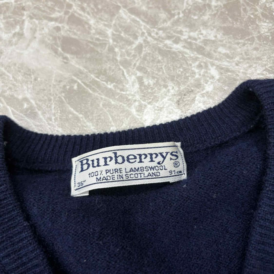 버버리 핀터깔 램스울 네이비 브이넥 니트 상품이미지4