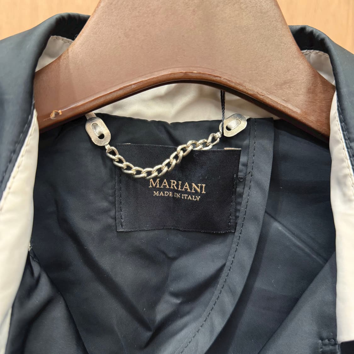 마리아니 코트 배색 파이핑 디테일 싱글 버튼업 디테일 레귤러핏 블랙 상품이미지6