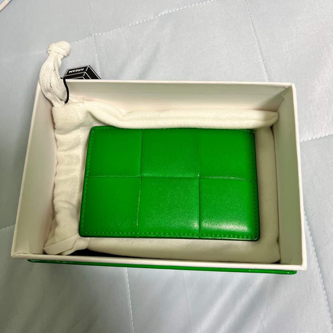 보테가베네타 카드지갑 카프스킨 패러킷 상품이미지1