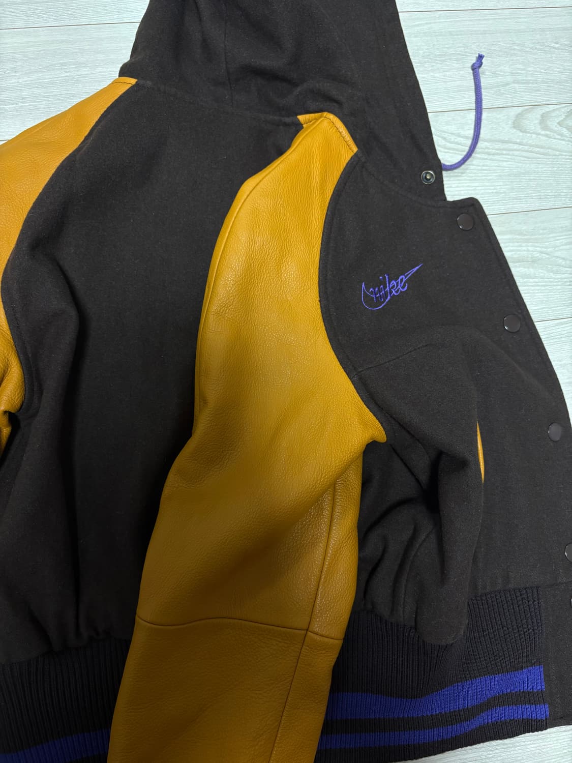 나이키 소가죽 바시티 자켓 상품이미지2