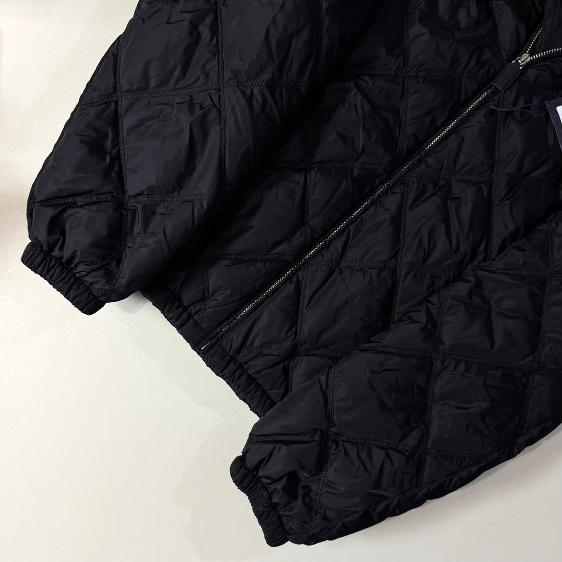 [46/당일출고]프라다 삼각로고 퀄팅 후드 패딩 자켓 상품이미지2