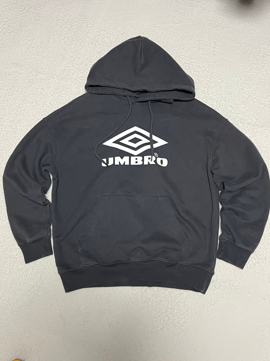 엄브로 빅로고 후드티 상품이미지1