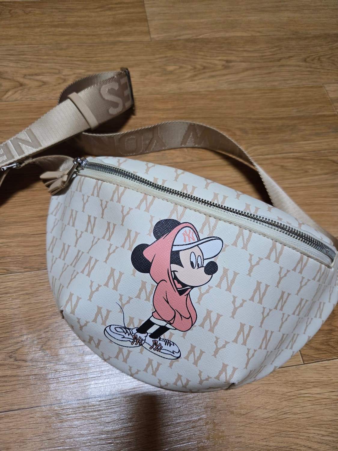 MLB 정품 디즈니 모노그램 힙색 상품이미지1