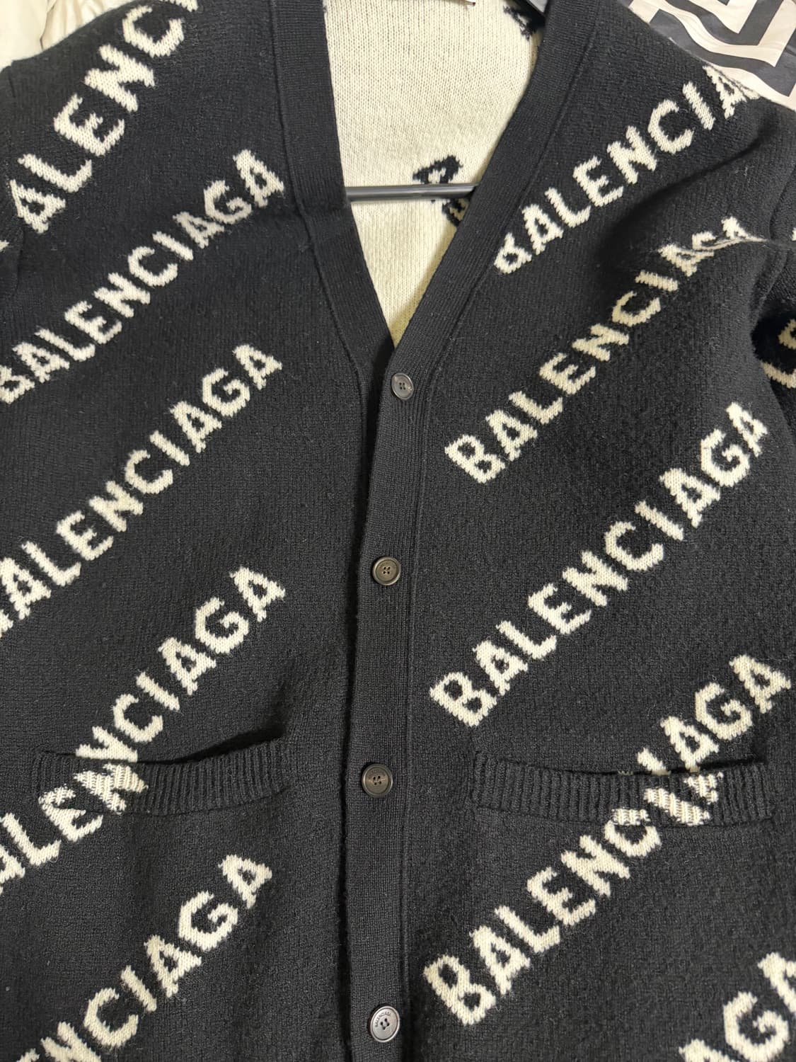 발렌시아가 멀티로고 니트 가디건 m 상품이미지3