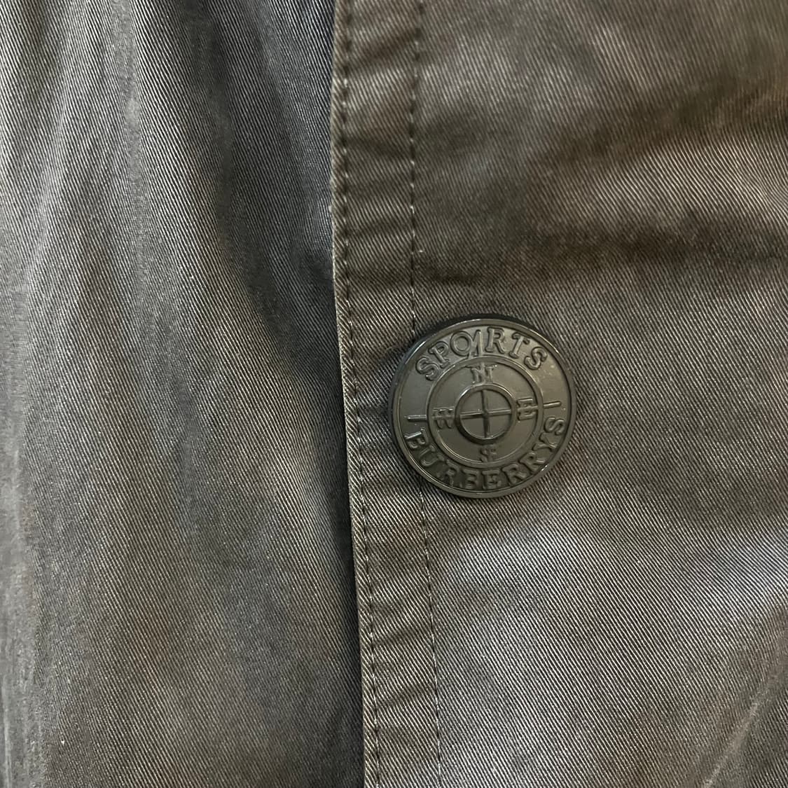 버버리 다크 그레이 나일론 필드 자켓 M 상품이미지4