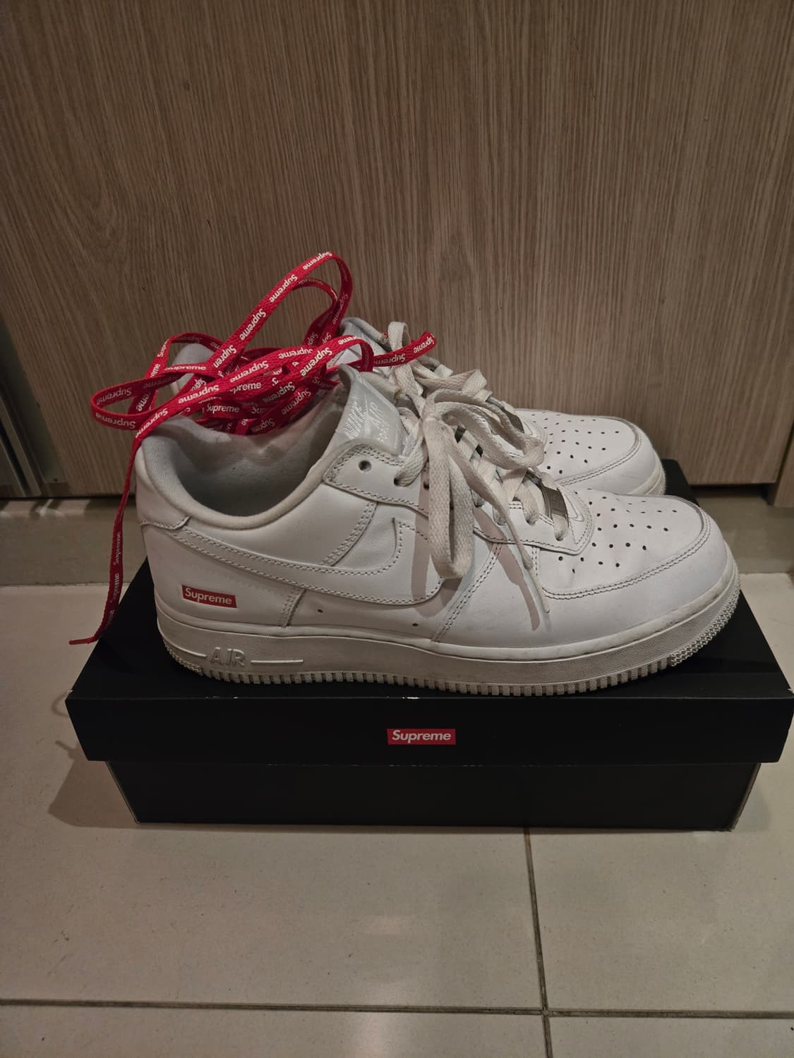 슈프림 나이키 에어포스 260 상품이미지2