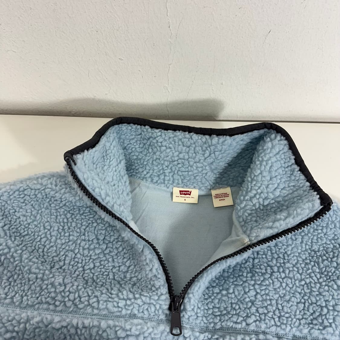 우먼OS 리바이스 스카이블루 오버핏 반집업후리스 상품이미지4