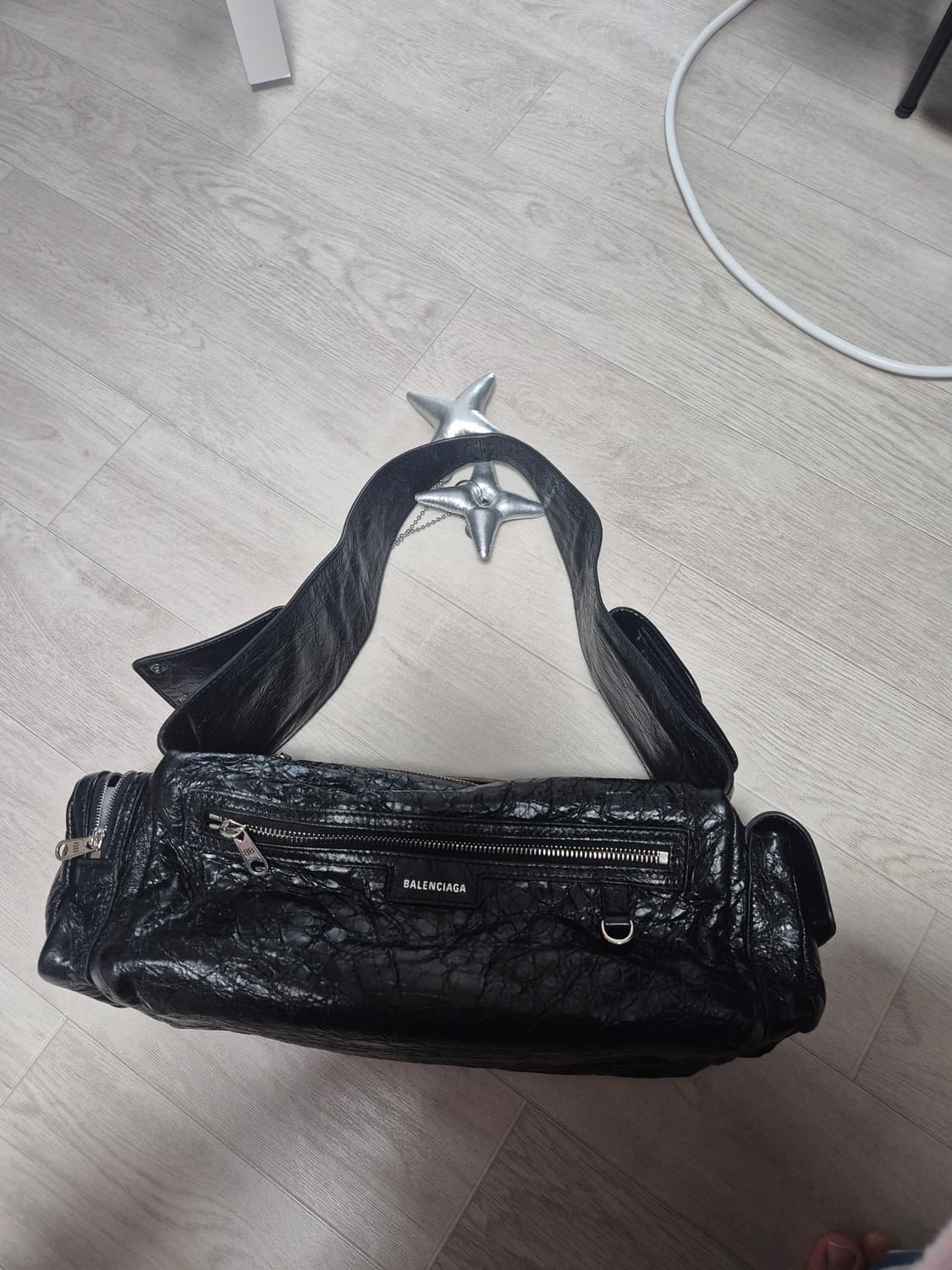 발렌시아가 수퍼비지 슬링백 스몰 블랙 상품이미지2