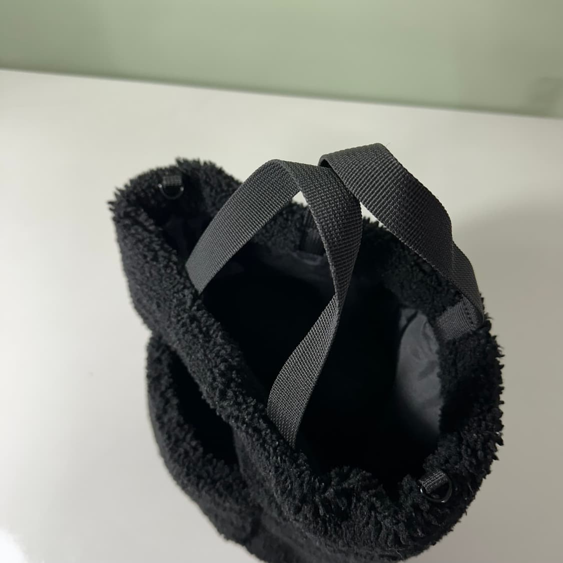 OS 뉴발란스 블랙 뽀글이 후리스 핸드백 상품이미지4