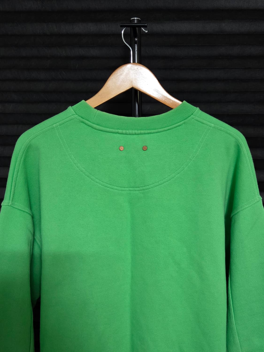 [앤더슨벨] 유니섹스 시그니쳐 엠블럼 맨투맨 | 00029 상품이미지5