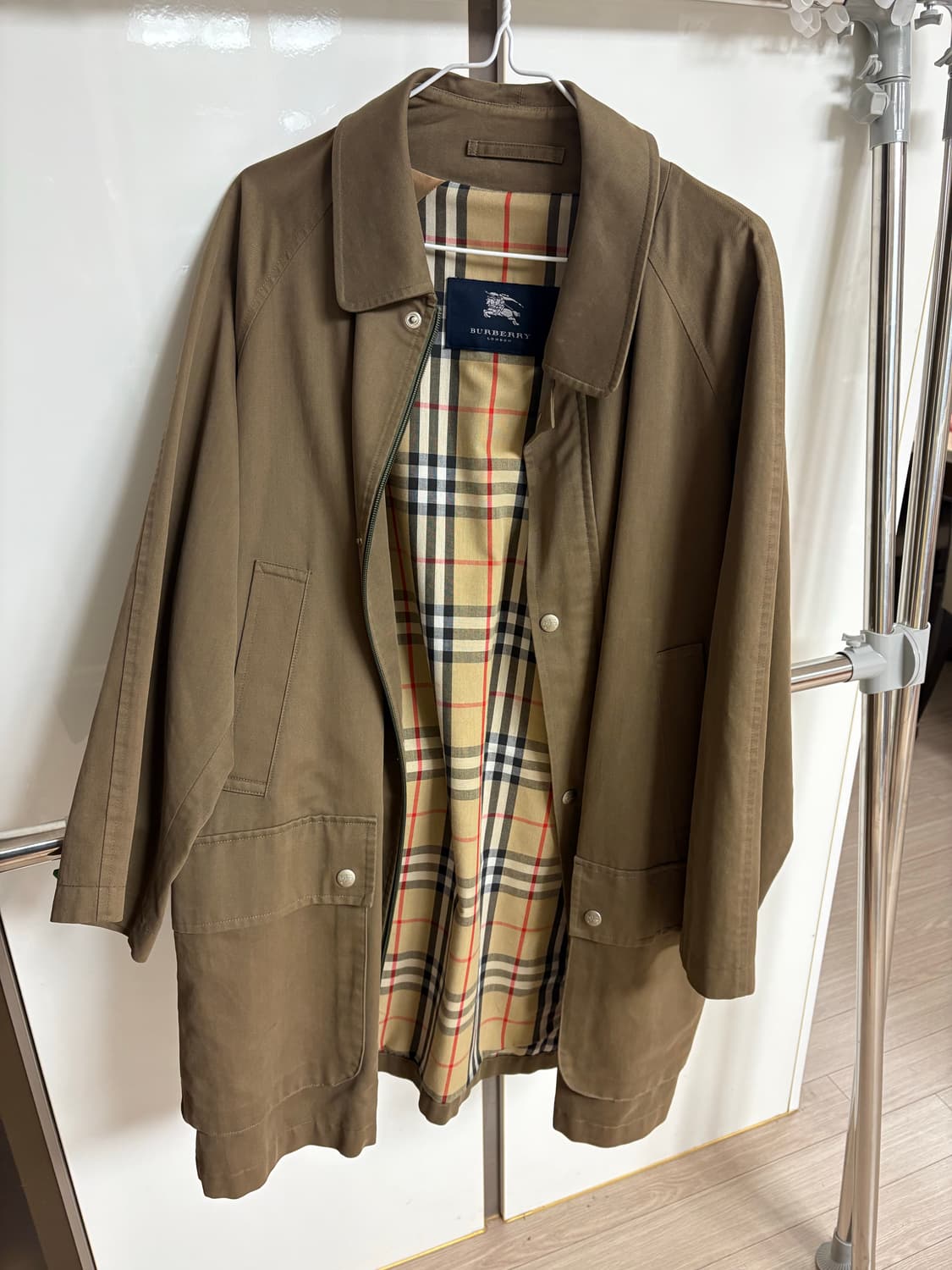 버버리 브라운 숏 트렌치 코트 상품이미지1