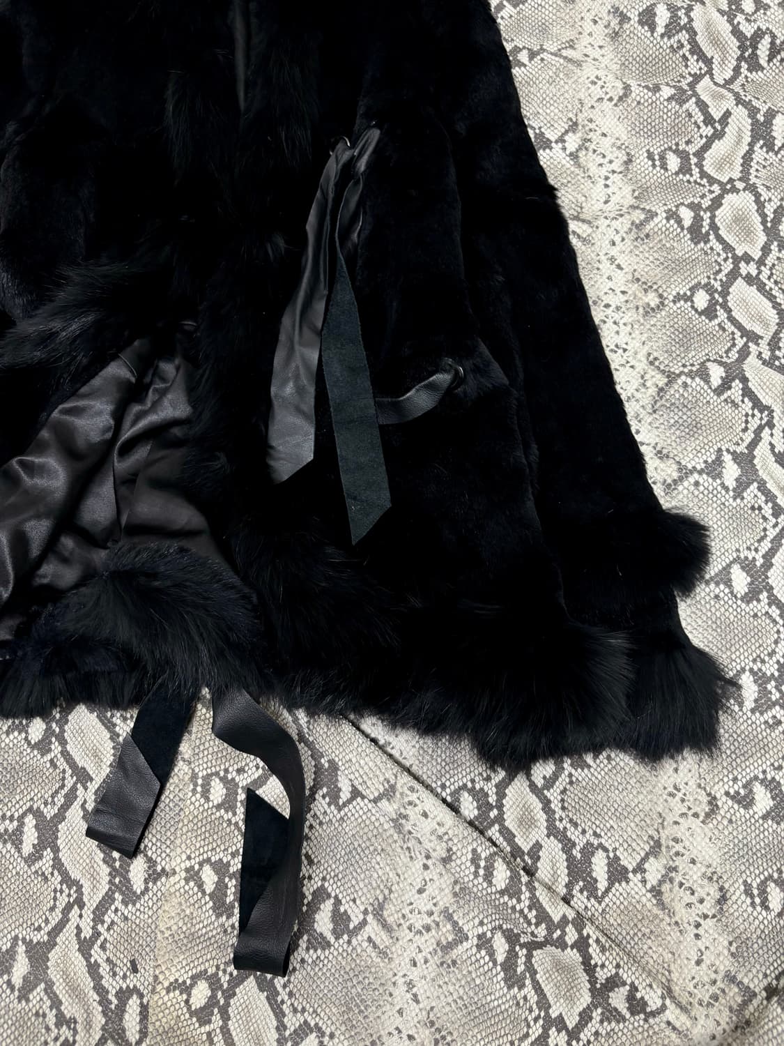 “Vintage” Rabbit Fur Trimming Leather De 상품이미지5