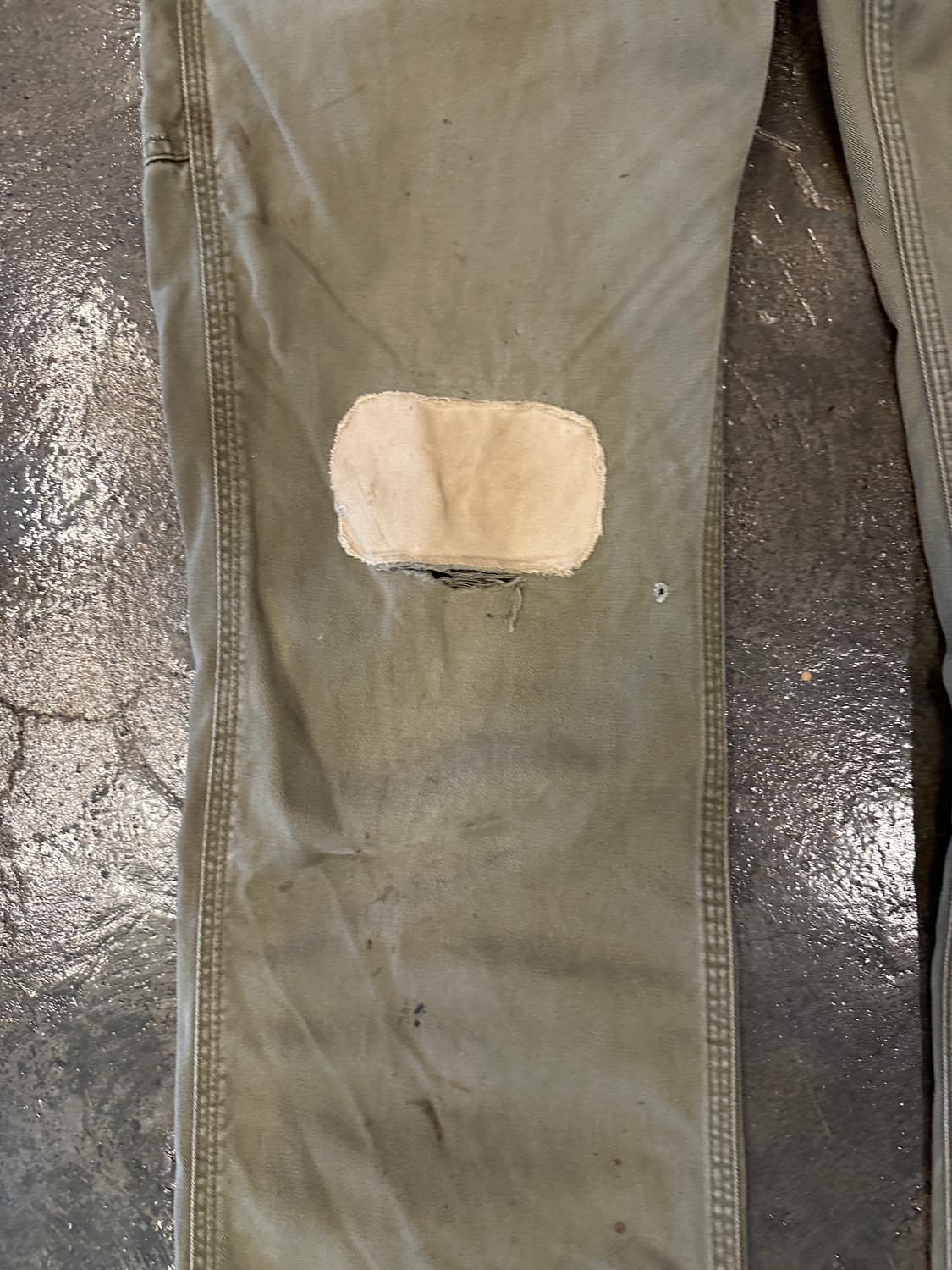 Carhartt 칼하트 데미지드 릴렉스핏 워크팬츠 올리브 32x32 상품이미지4