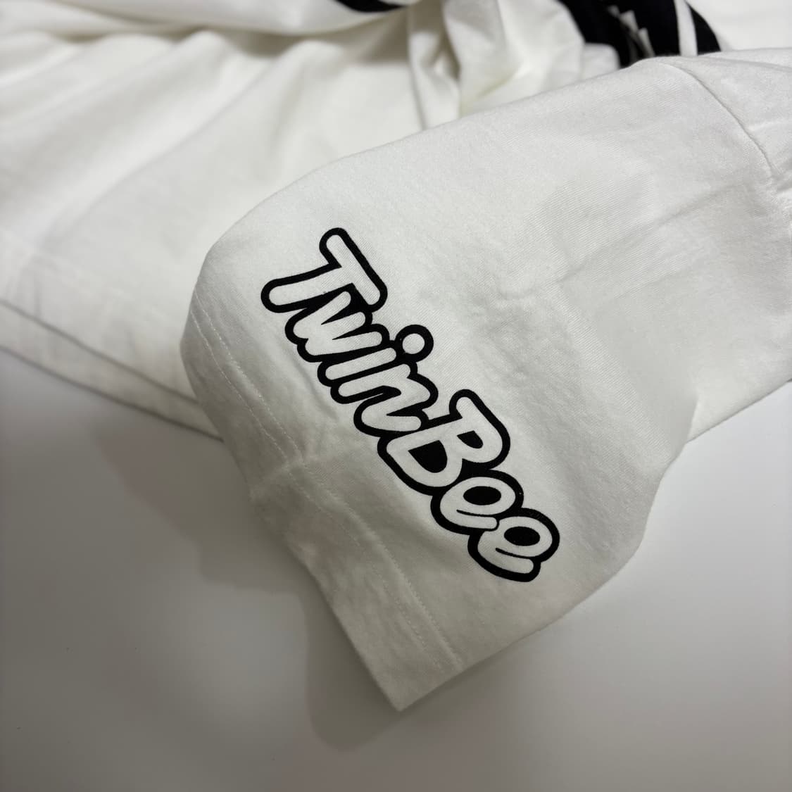 트윈비(THINBEE) 픽셀 아트 그래픽 화이트 티셔츠 상품이미지4