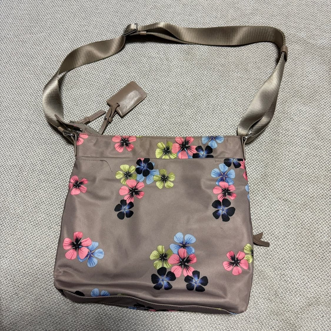 투미(TUMI) 패턴 크로스백 상품이미지4