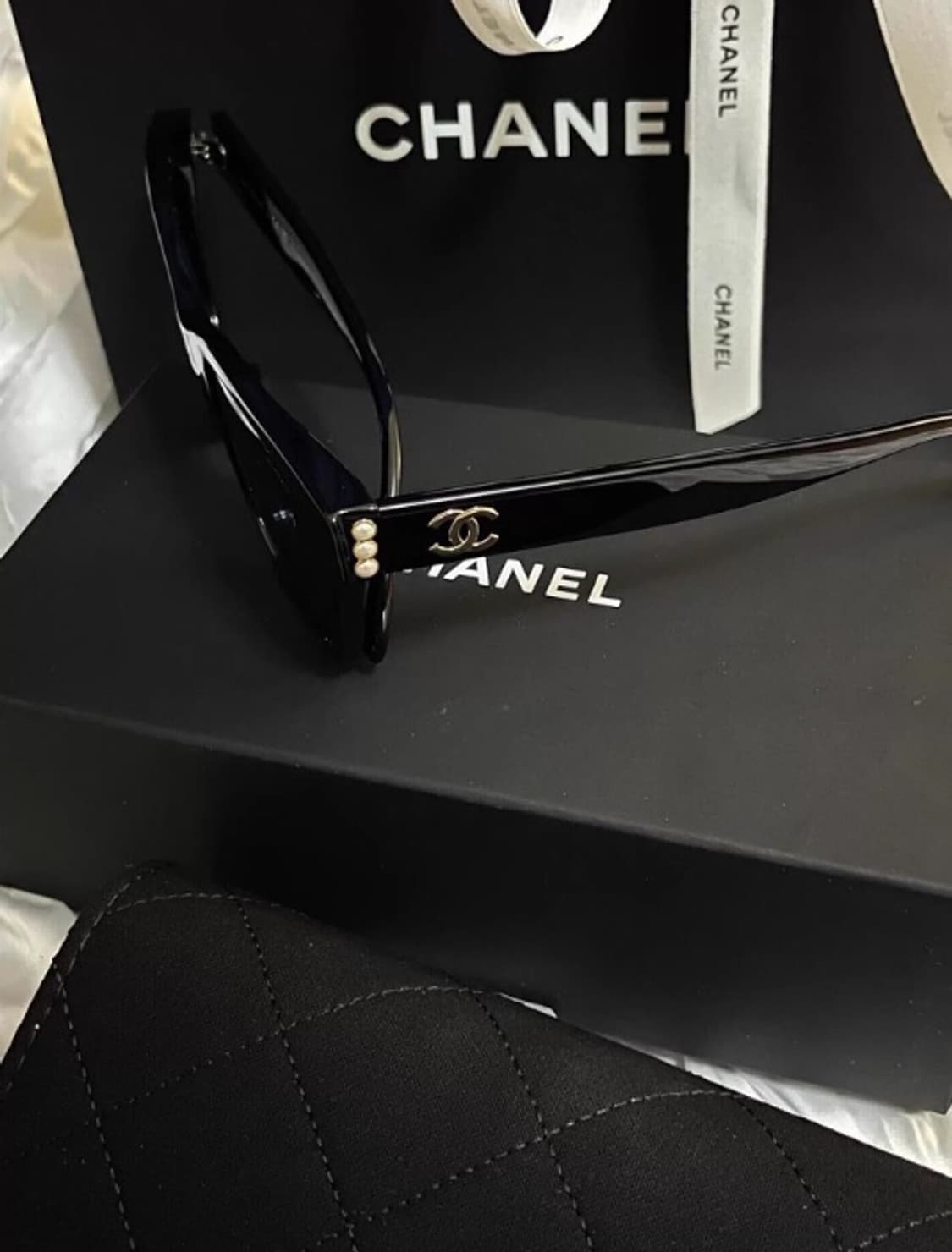 샤넬 진주 장식 편광 선글라스 블랙 정품 상품이미지3