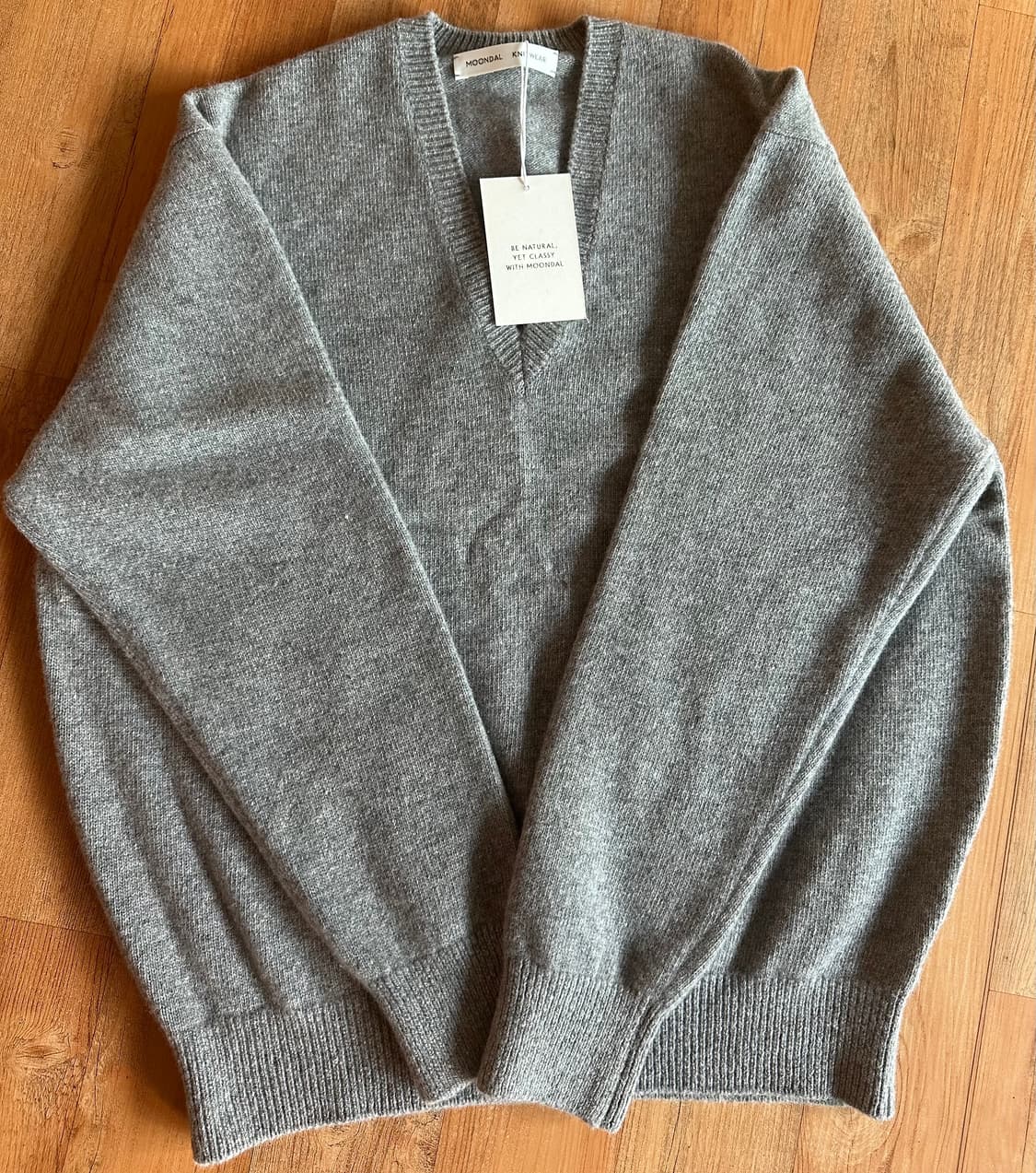 문달 Deep V-Neck Knit in Gray 상품이미지2