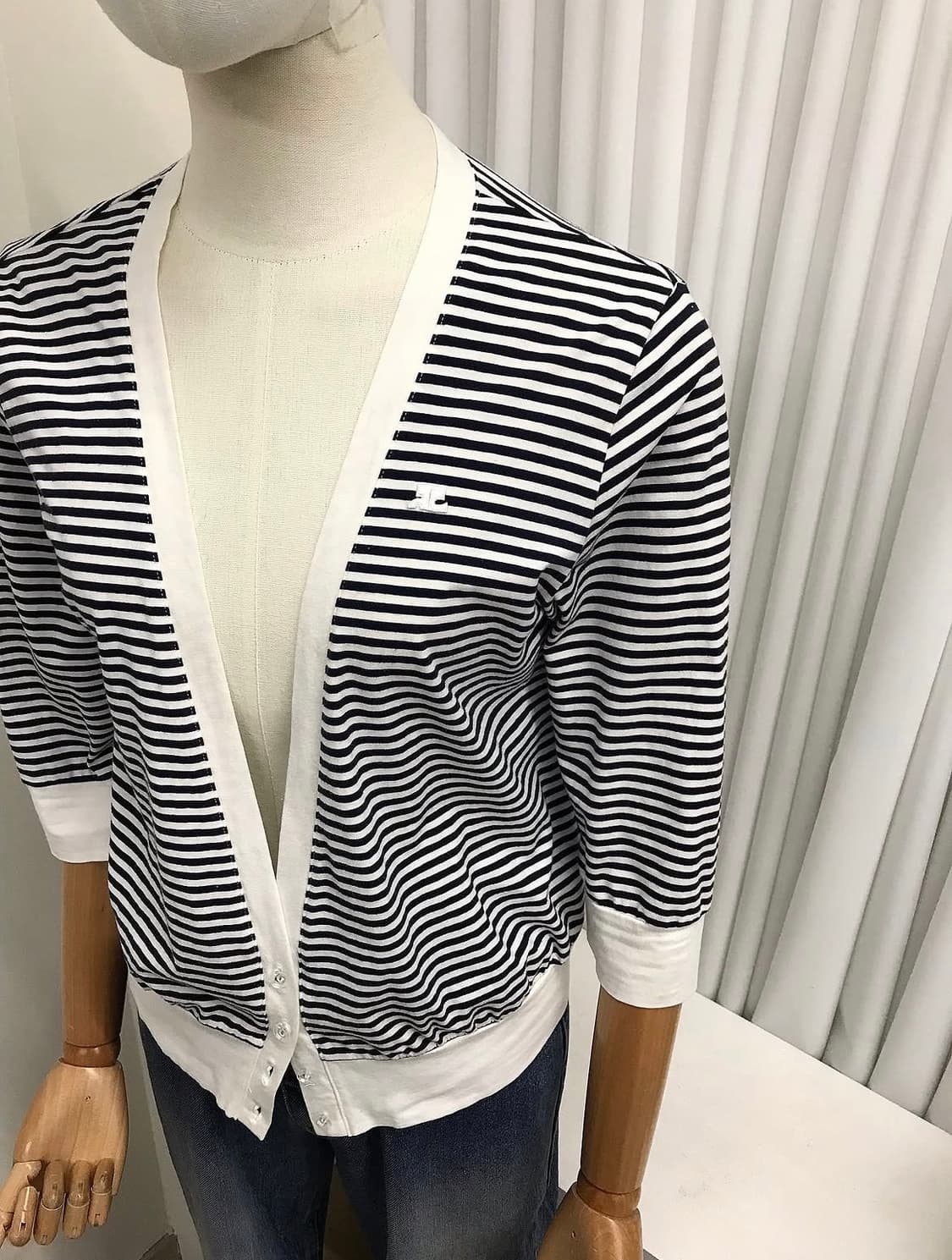 꾸레쥬 로고 단가라 크롭 가디건 상품이미지1