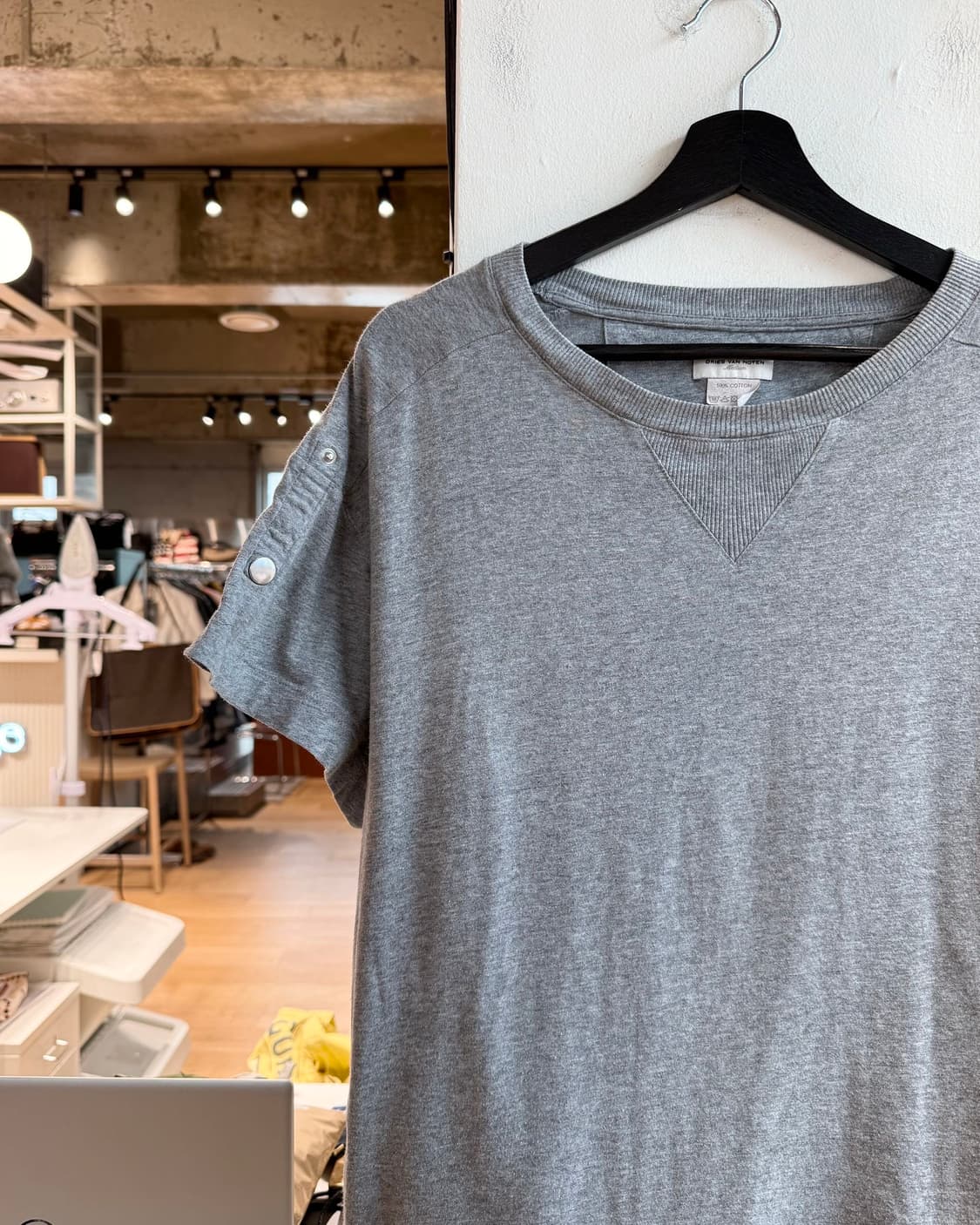 드리스 반 노튼 그레이 롤업 탭 하프티 상품이미지4