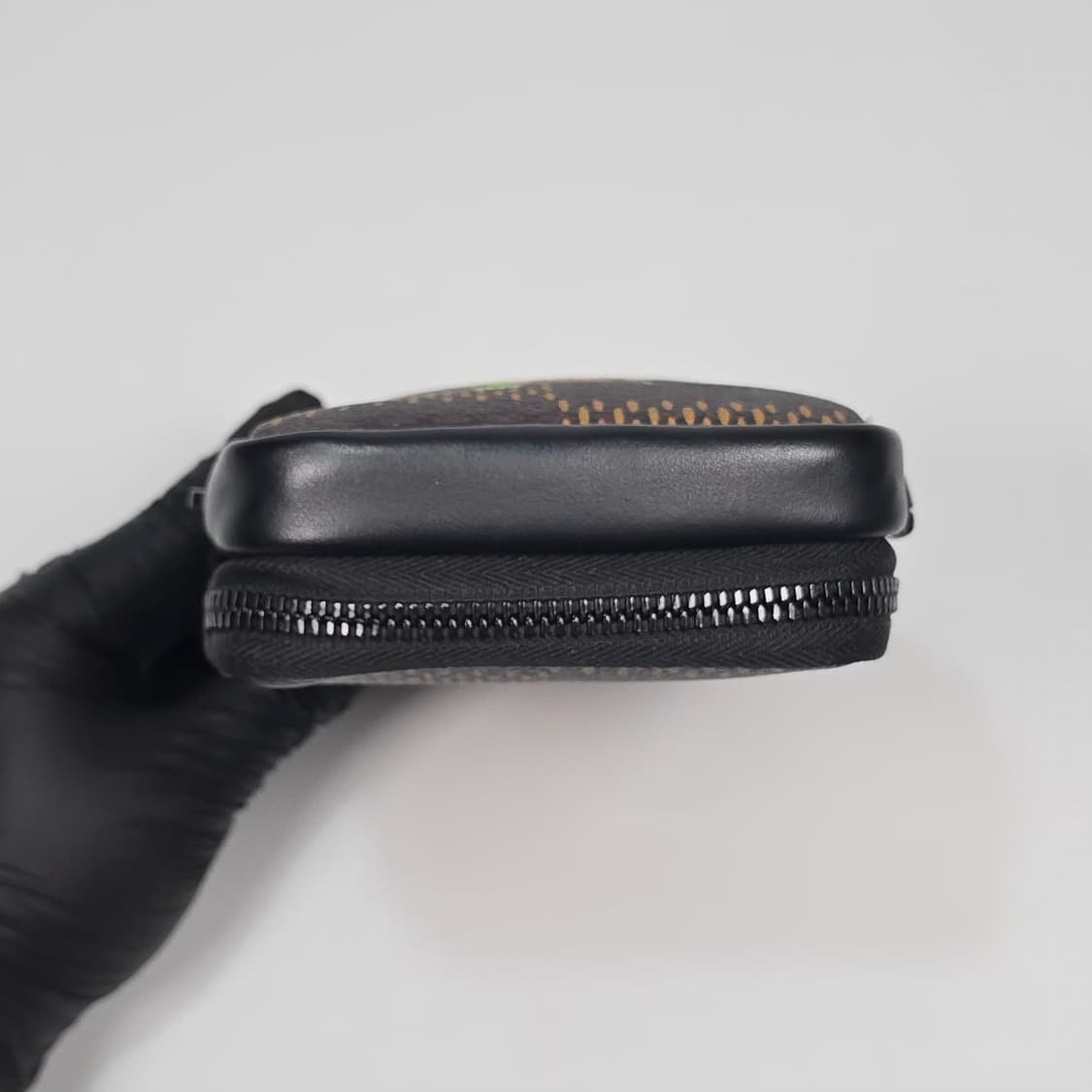 루이비통 x 니고 거북이 더블폰 파우치 미니크로스백 상품이미지6