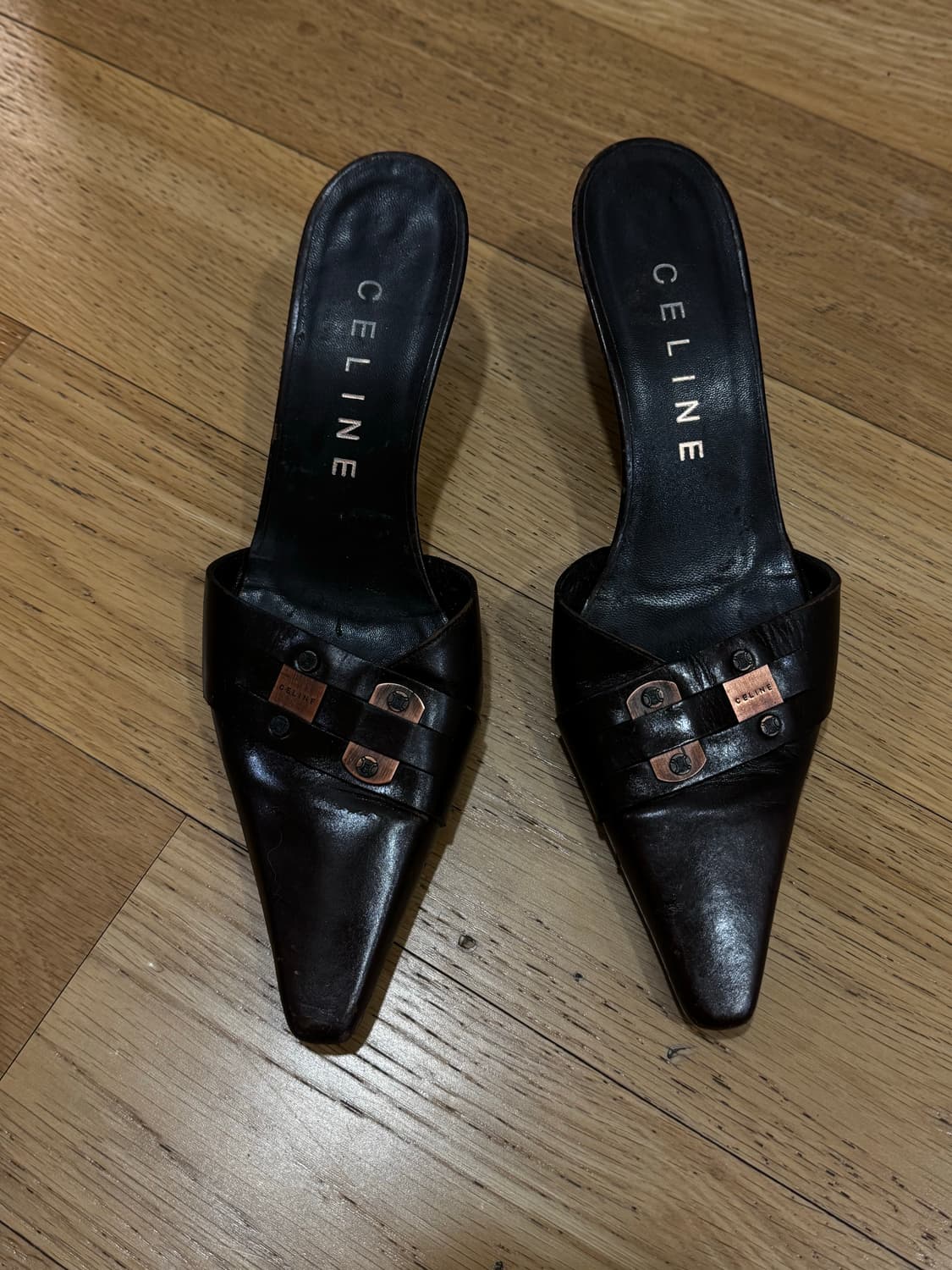셀린느 엔지니어 펌프스 상품이미지1