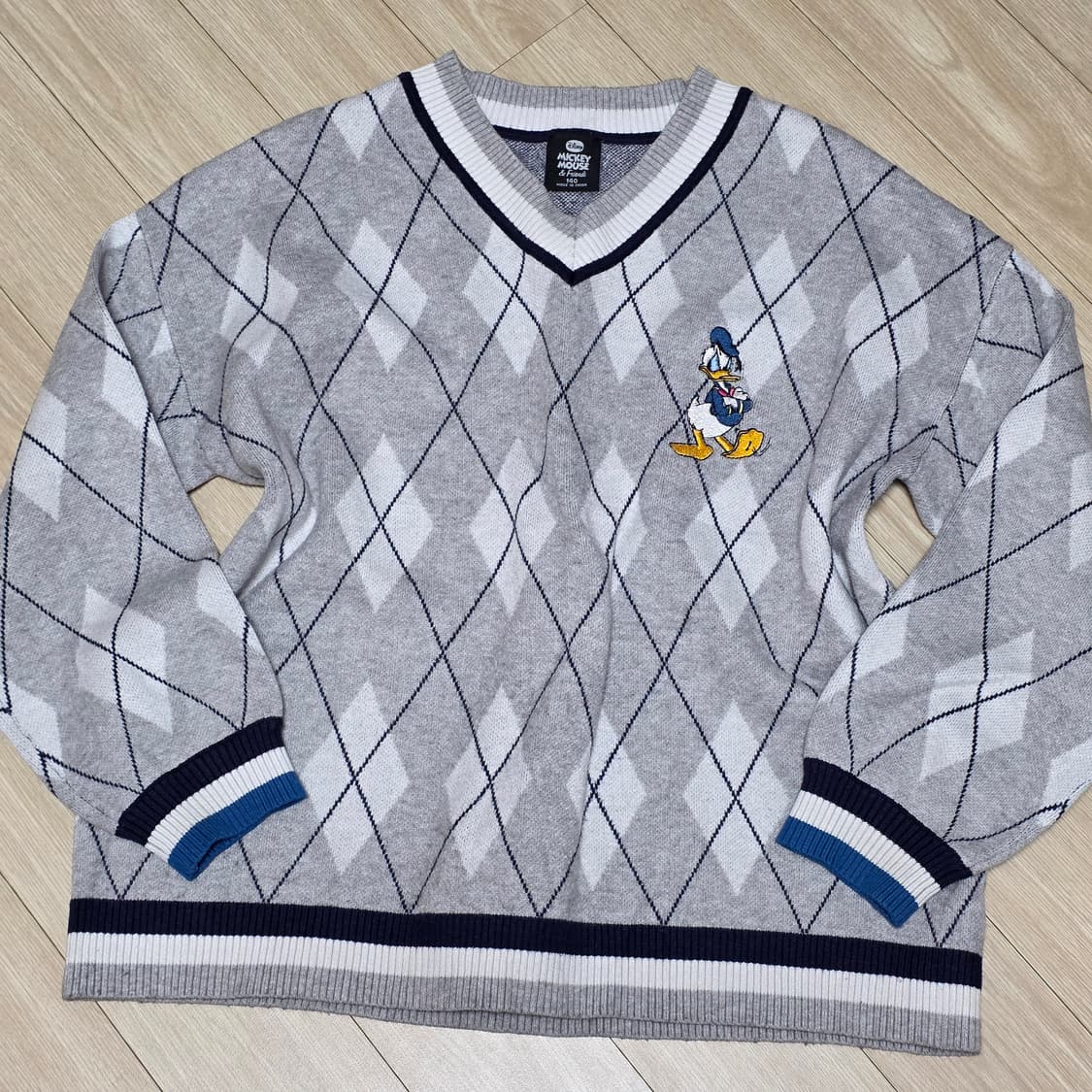 디즈니x미키마우스 도날드덕 빈티지 그레이 아가일 v넥 니트스웨터 상품이미지1