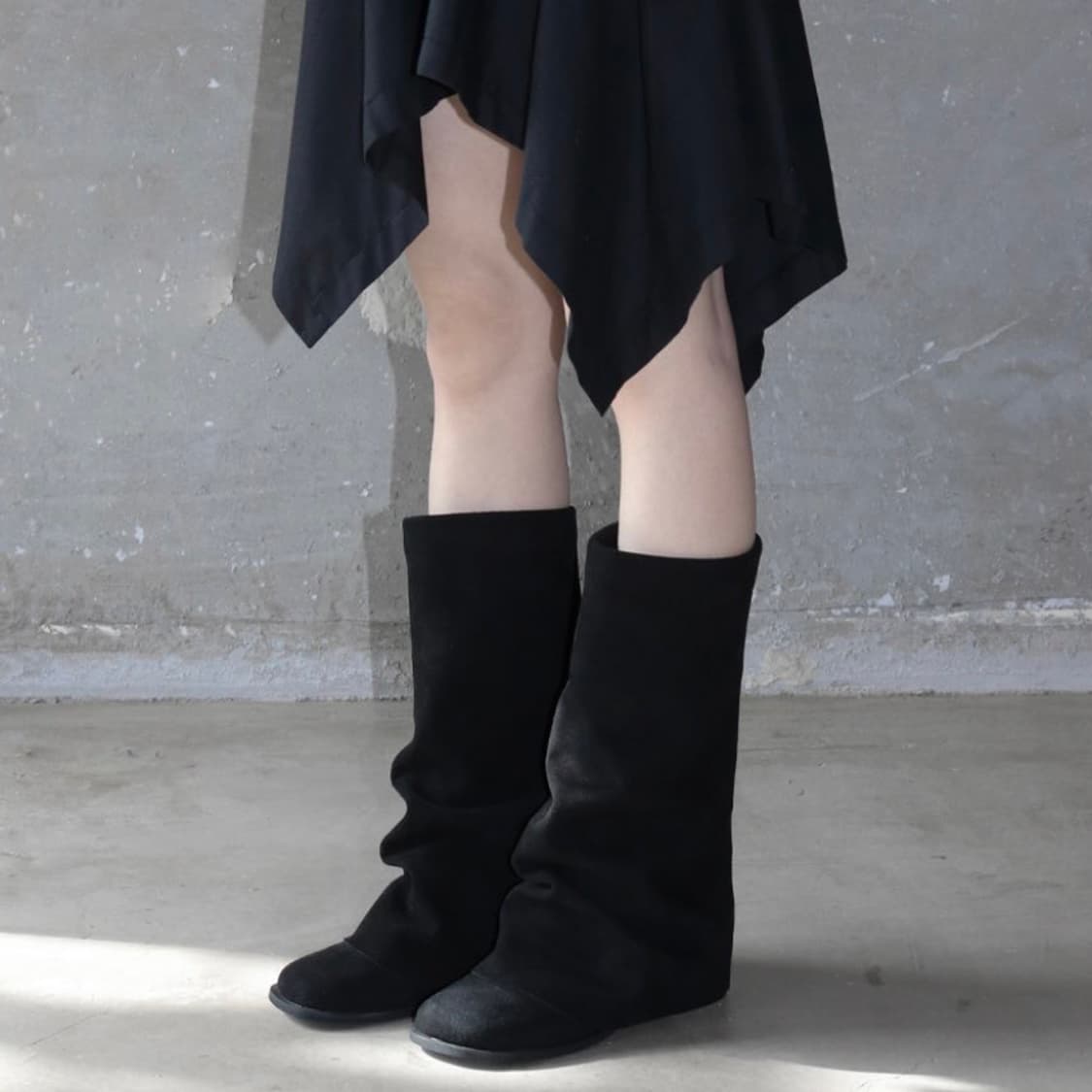 디에어타운 블랙 스웨이드 롱 부츠 상품이미지1