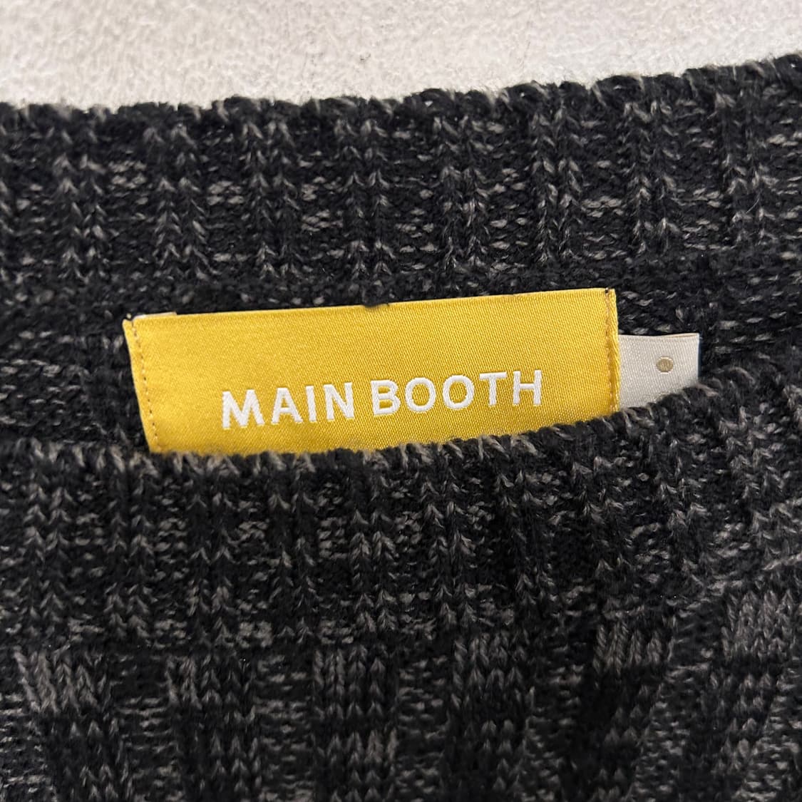 메인부스 투톤 빅로고 그런지 데미지 니트 상품이미지3