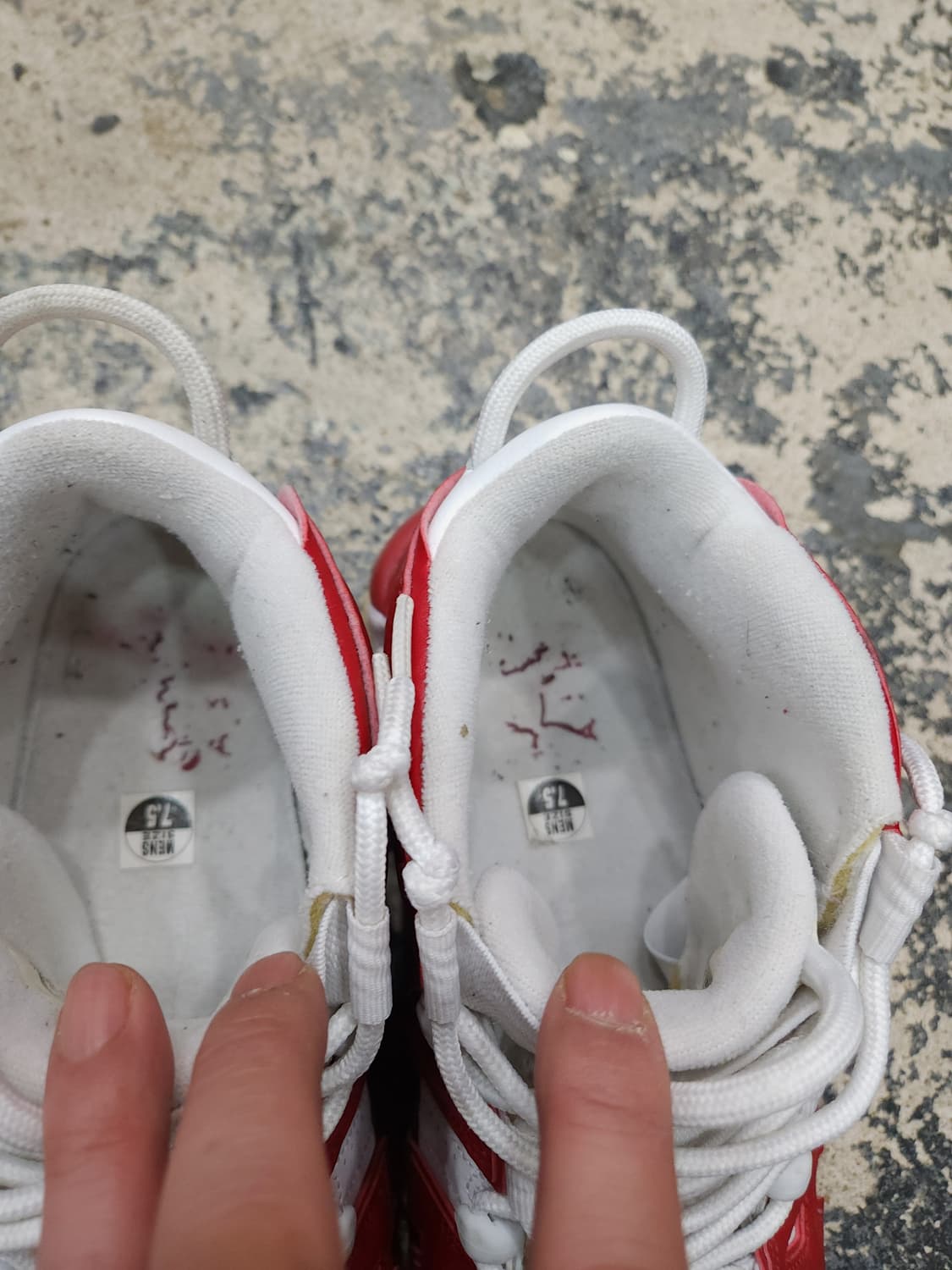 나이키 에어모어 업템포 화이트 레드 255mm

 상품이미지7