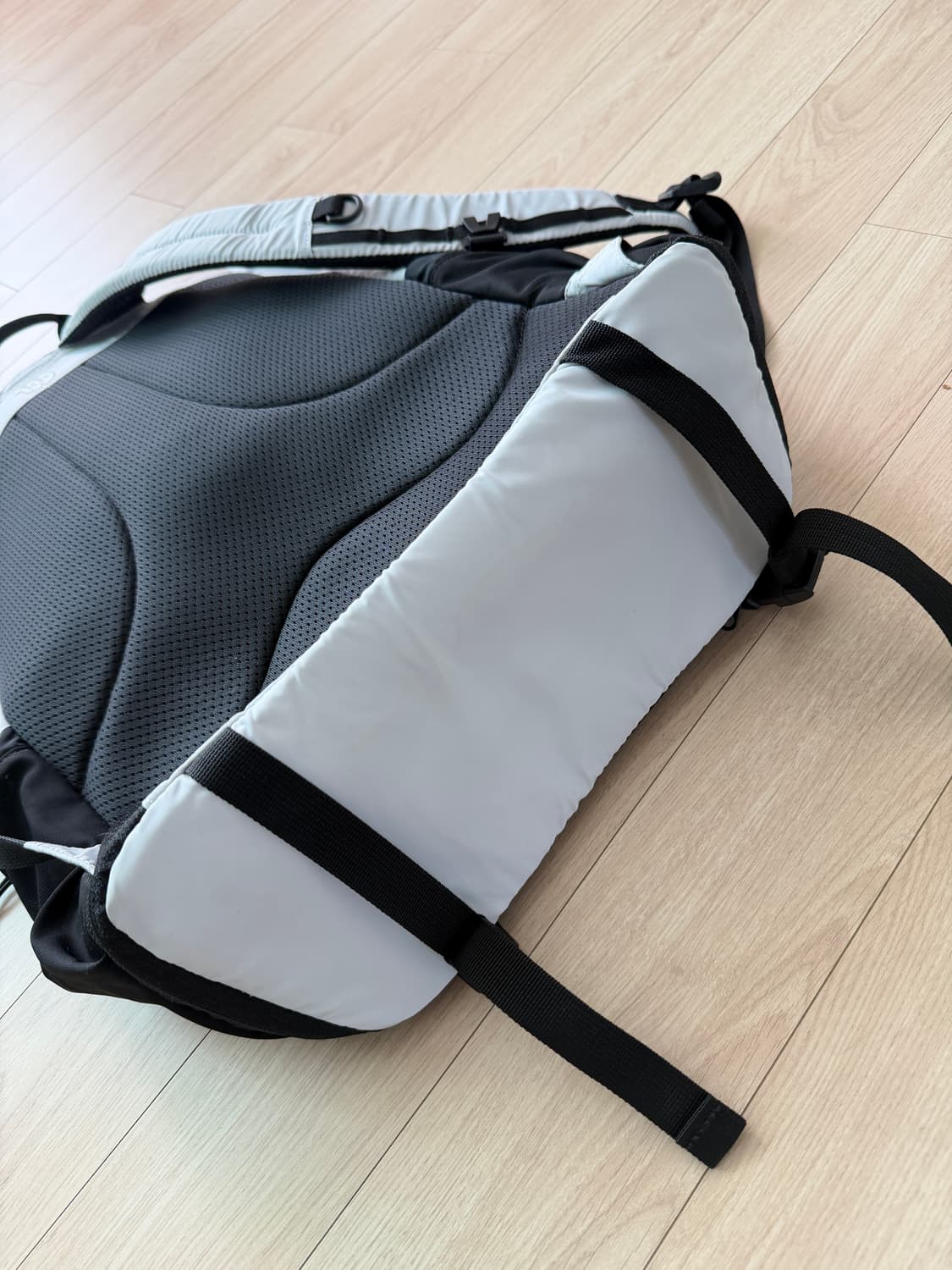 윌슨 테니스 드로우 스트링 백팩 가방 라이트 그레이 상품이미지4