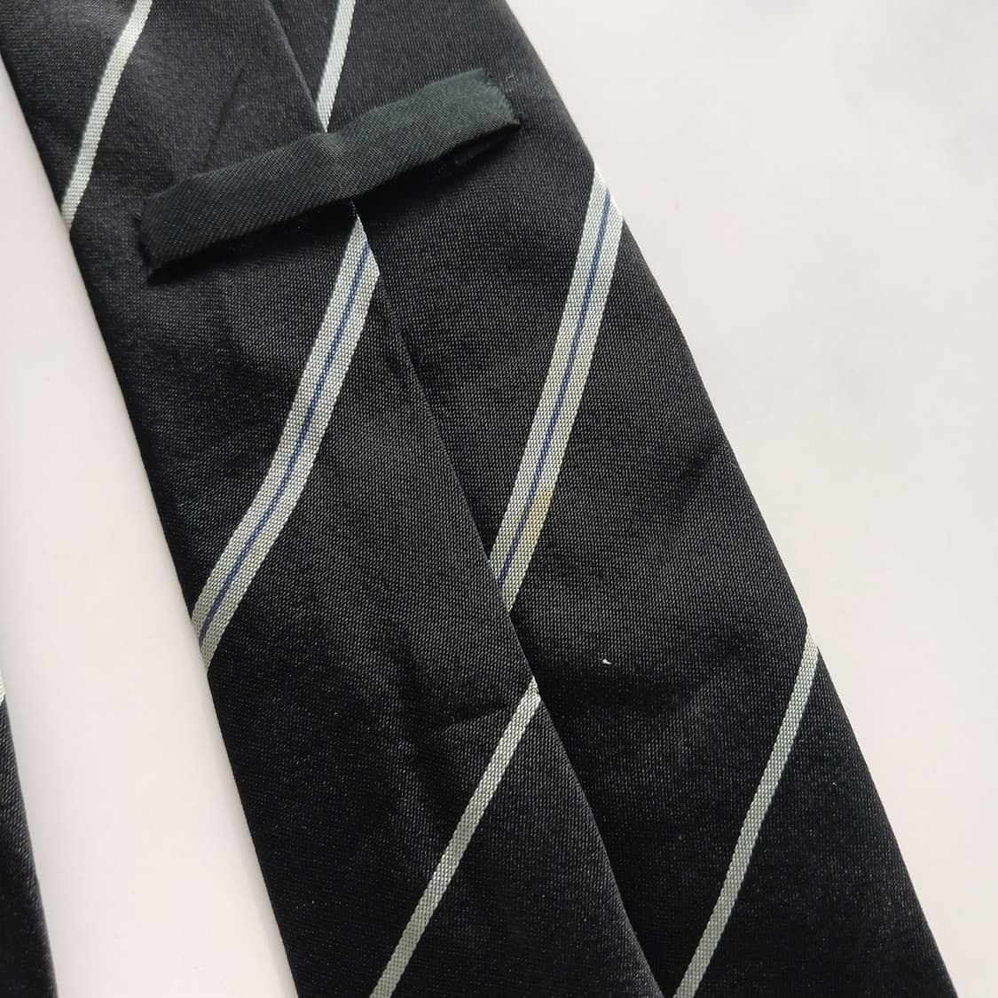 던힐 실크 블랙 스트라이프 슬림 넥타이 7.6cm B등급 A18790
 상품이미지6