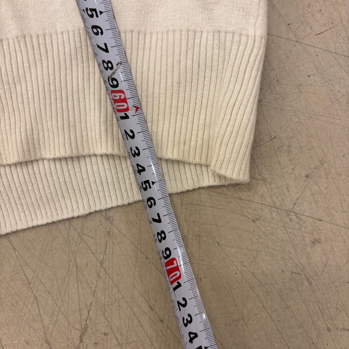 아디다스 스몰로고 스트라이프 브이넥 니트 상품이미지4