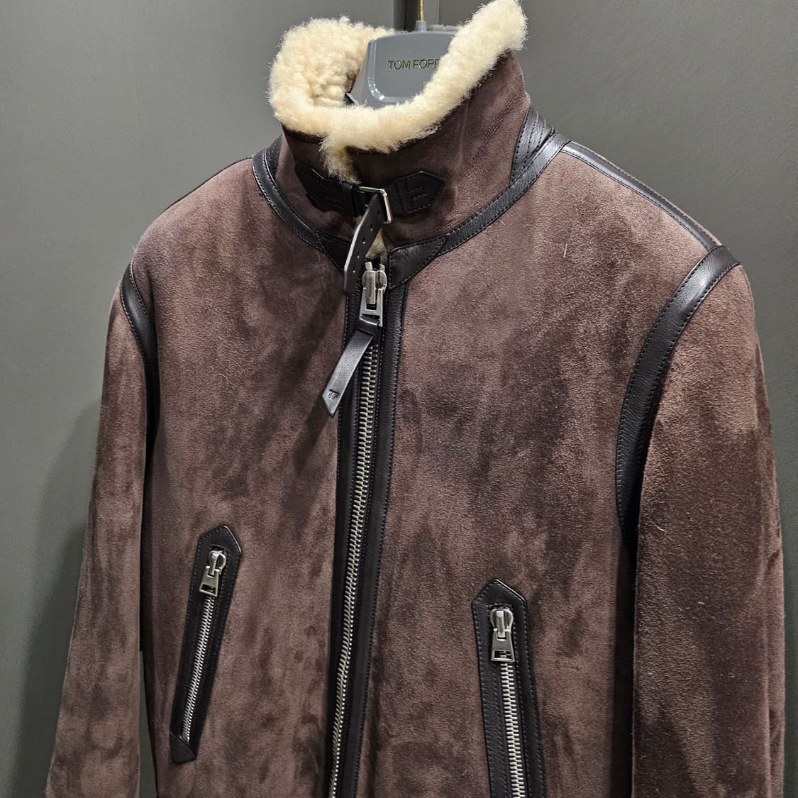 톰포드 시어링 브라운 레더 트리밍 무스탕 자켓 상품이미지5