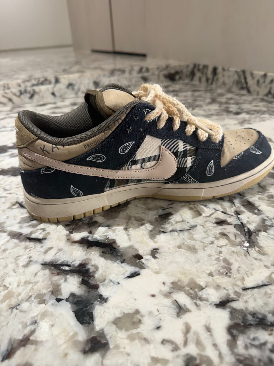 나이키 x 트래비스 스캇 SB 덩크 로우 상품이미지6