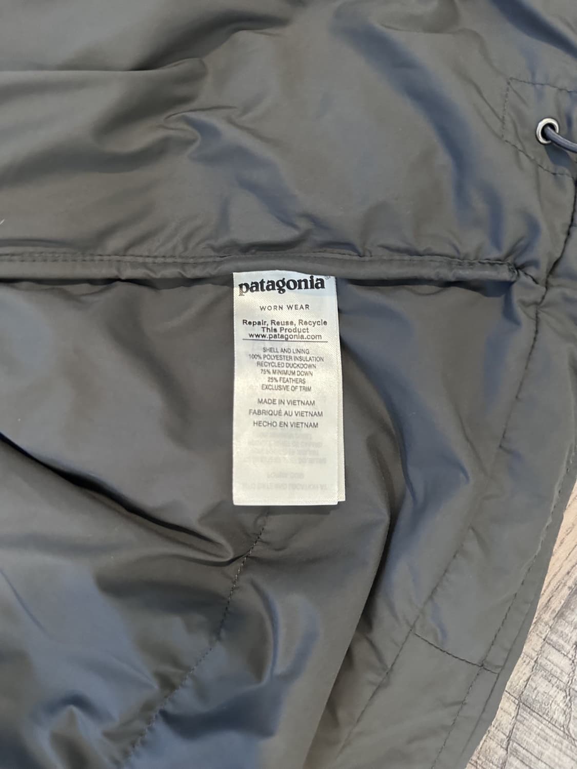 파타고니아 멘즈 후디 경량패딩 그레이 상품이미지4
