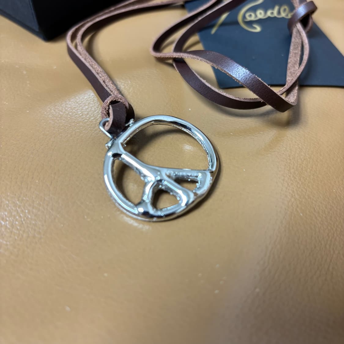 니들스 니들즈 피스 팬던트 브레스 레더 목걸이 상품이미지2