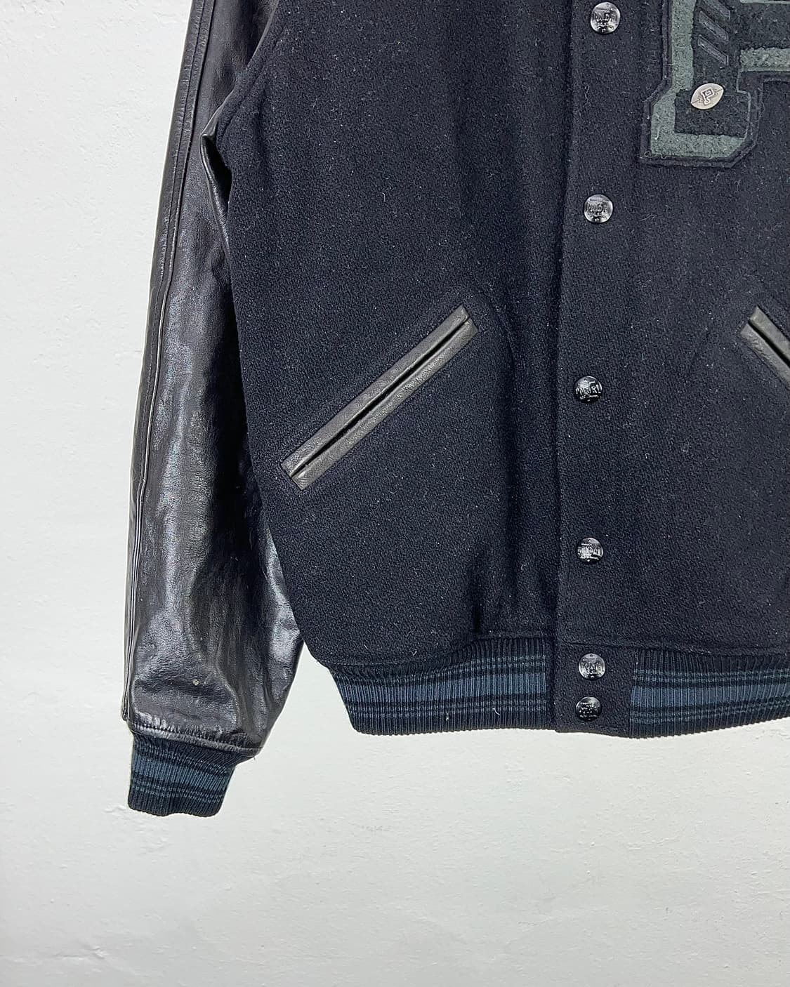 폴로 랄프로렌 아이코닉 레터패치 쉽 바시티 자켓 상품이미지4