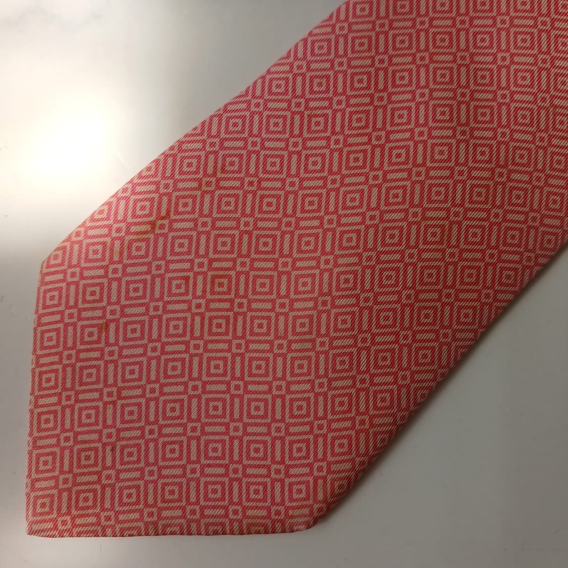 에르메스 실크 핑크 기하 패턴 넥타이 9.1cm B등급 E740
 상품이미지4
