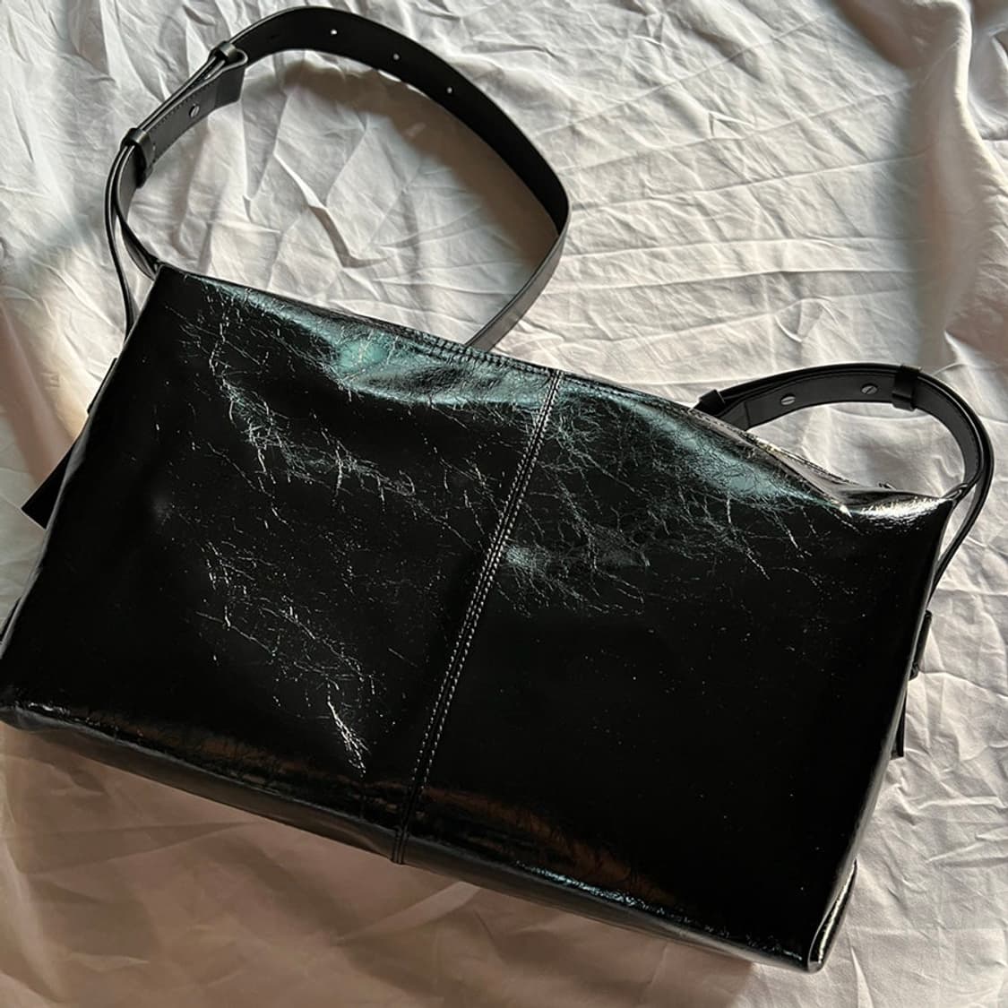 밈더워드로브 호보백 판매합니다. 상품이미지1