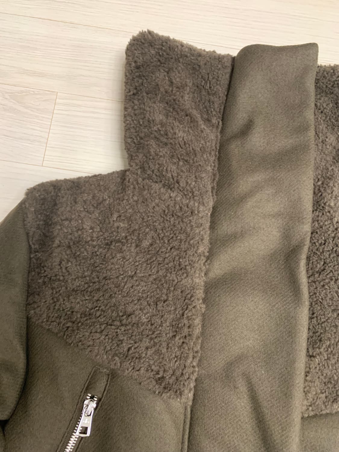 알로 요가 크롭 푸퍼 자켓 상품이미지3