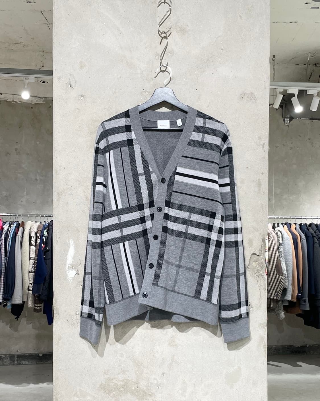 버버리 그레이 스트라이프 체크 울 가디건 상품이미지1