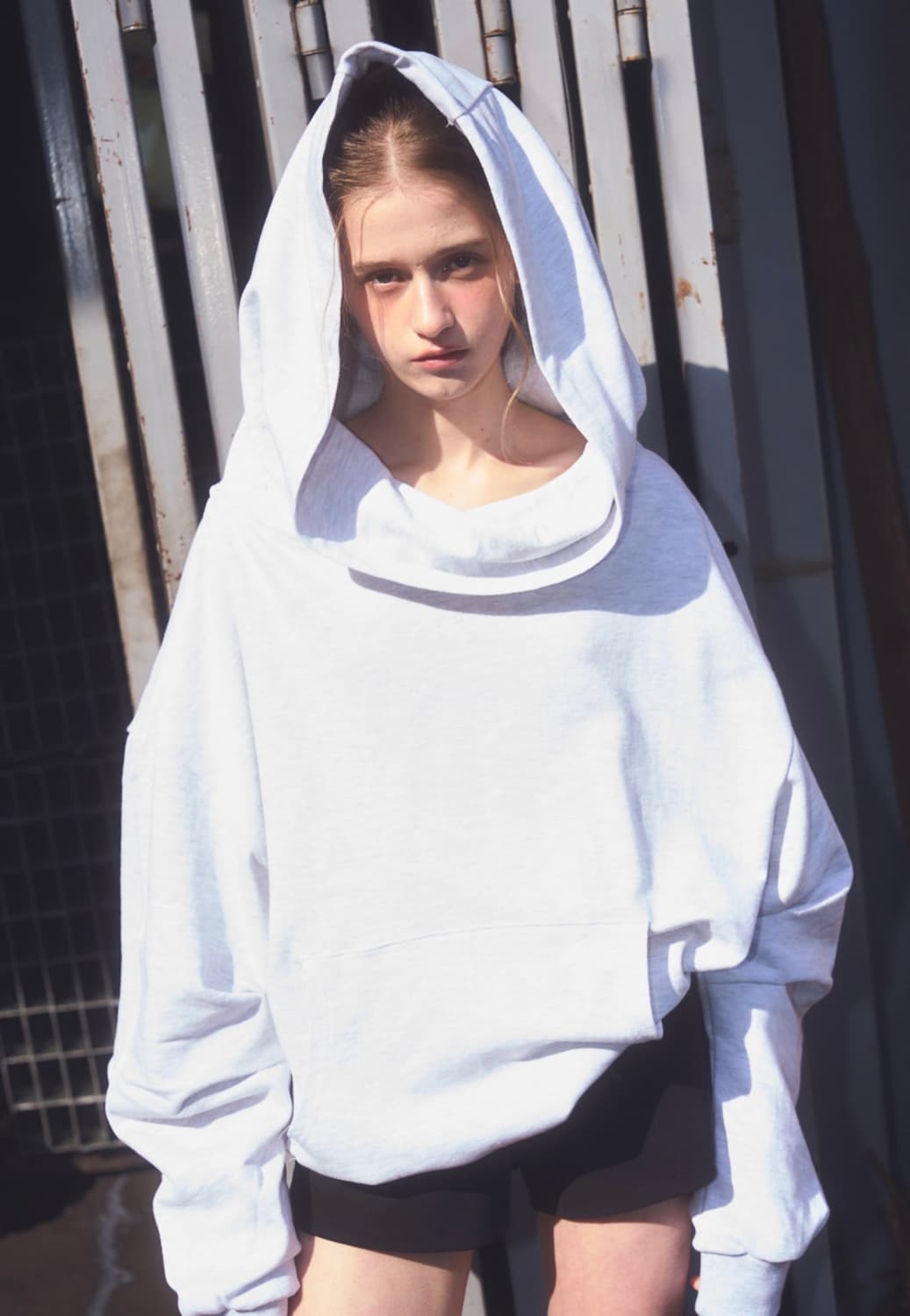 UUNE 우네 오프숄더 후드티 상품이미지2