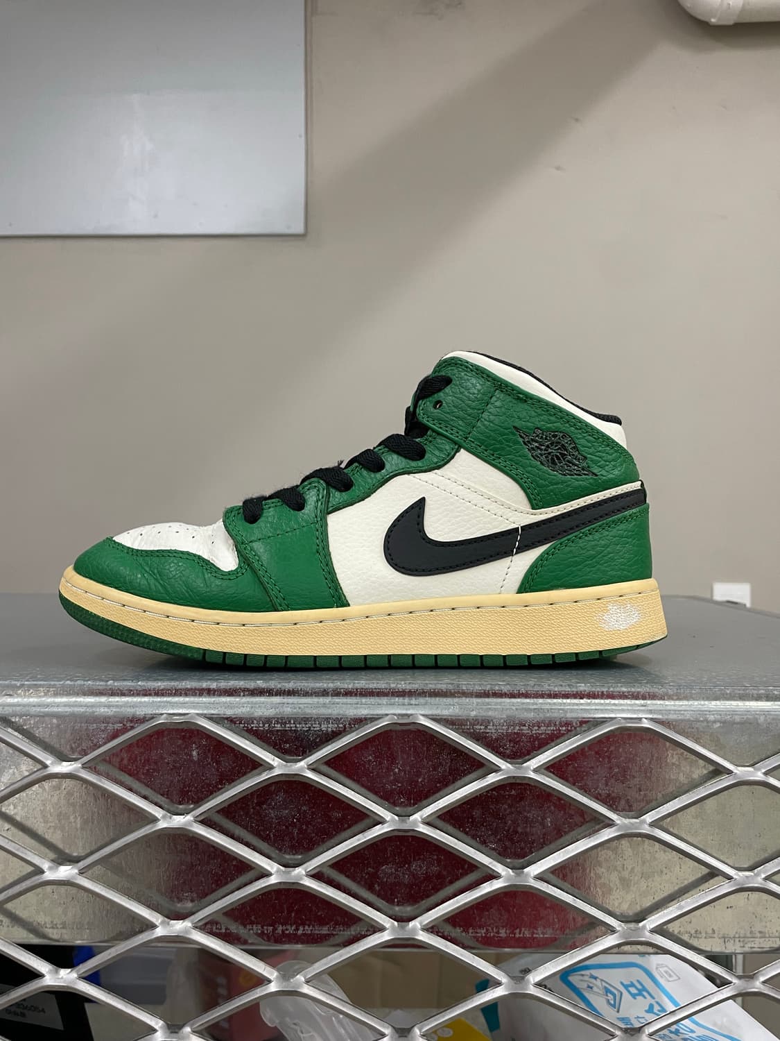 나이키 조던1 미드SE 파인그린 240 상품이미지1