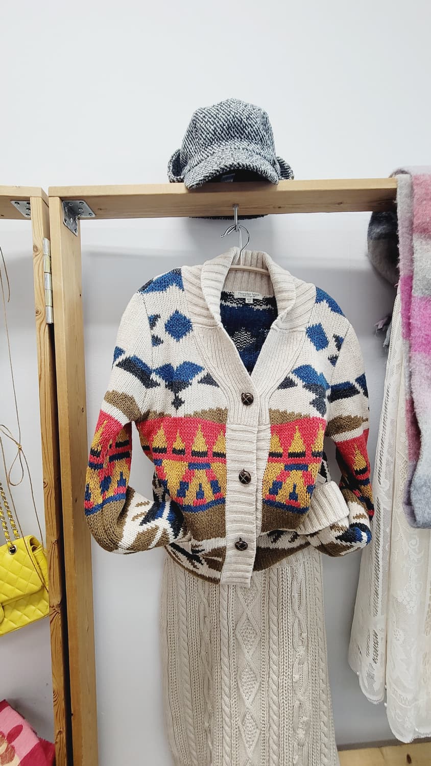 써스데이아일랜드 에스닉 가디건. 케이블 니트스커트 상품이미지4