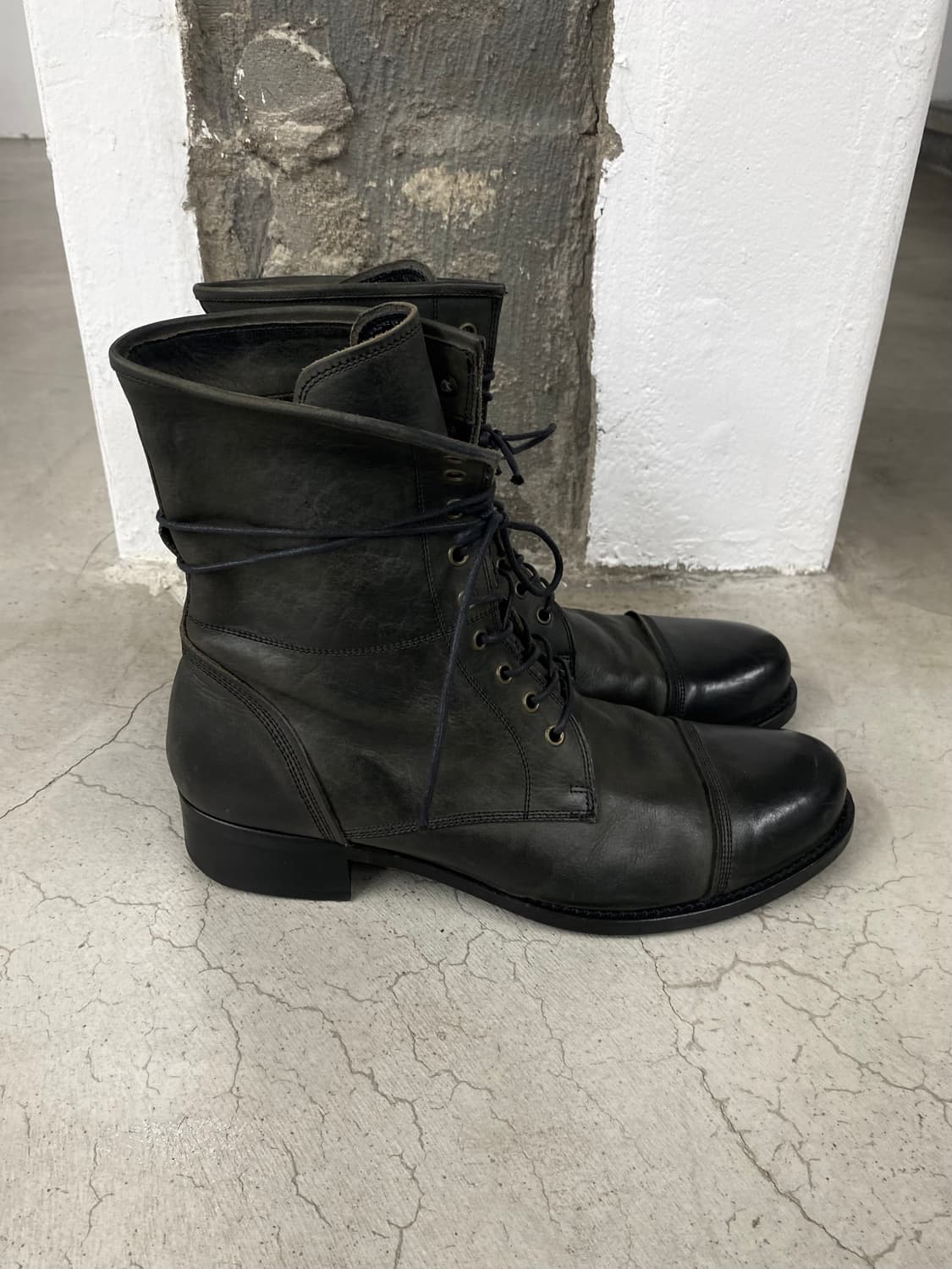 훕데두 블랙 레이스 업 레더 부츠 상품이미지6