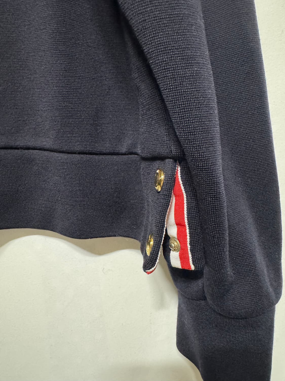 3 톰브라운 금장 버튼 울 니트 상품이미지5