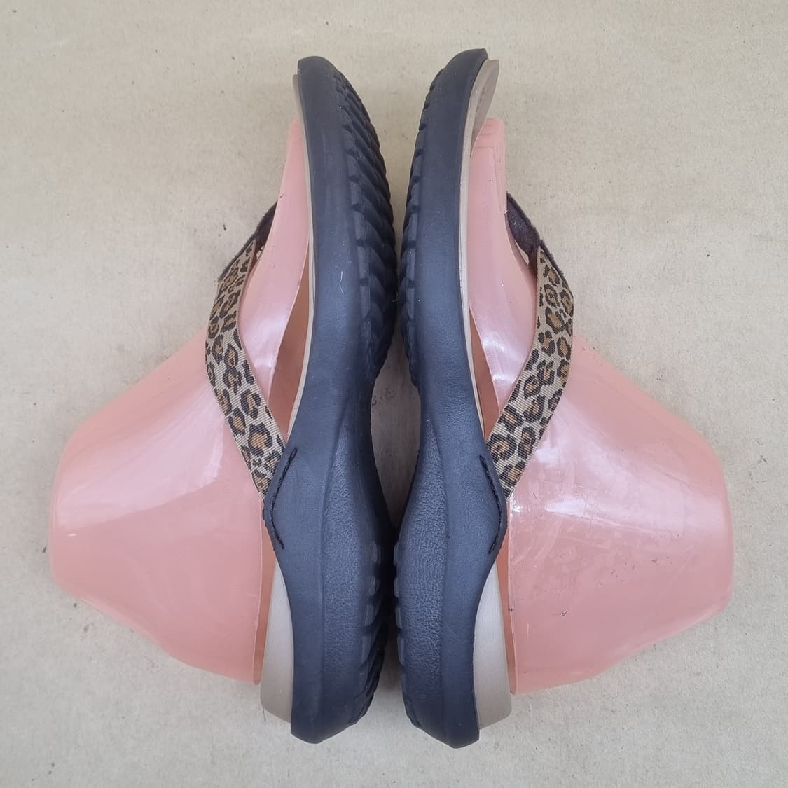 크록스 레오파드 여성 쪼리 240 상품이미지5