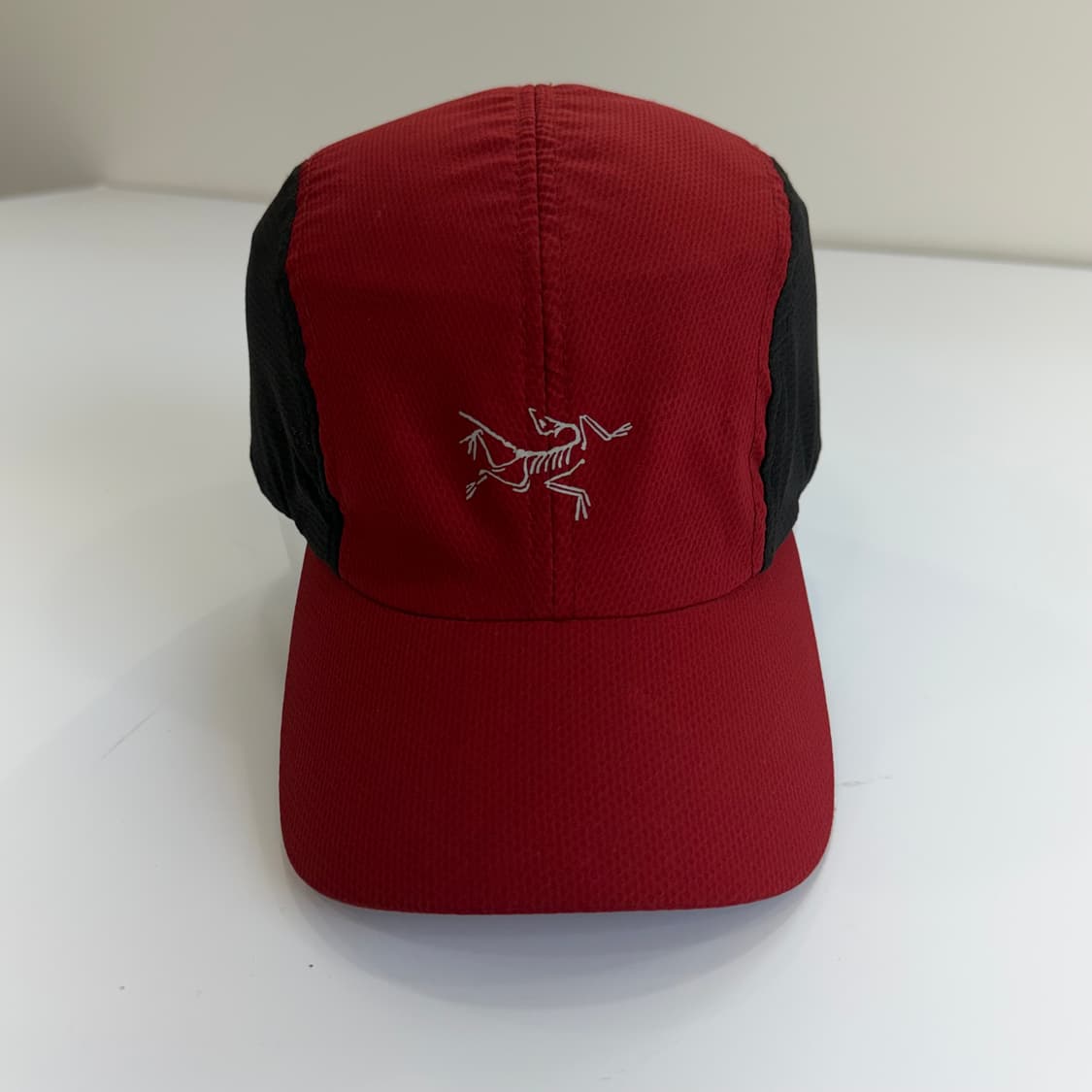 Arcteryx 아크테릭스 레드 블랙 메쉬 볼캡  상품이미지3